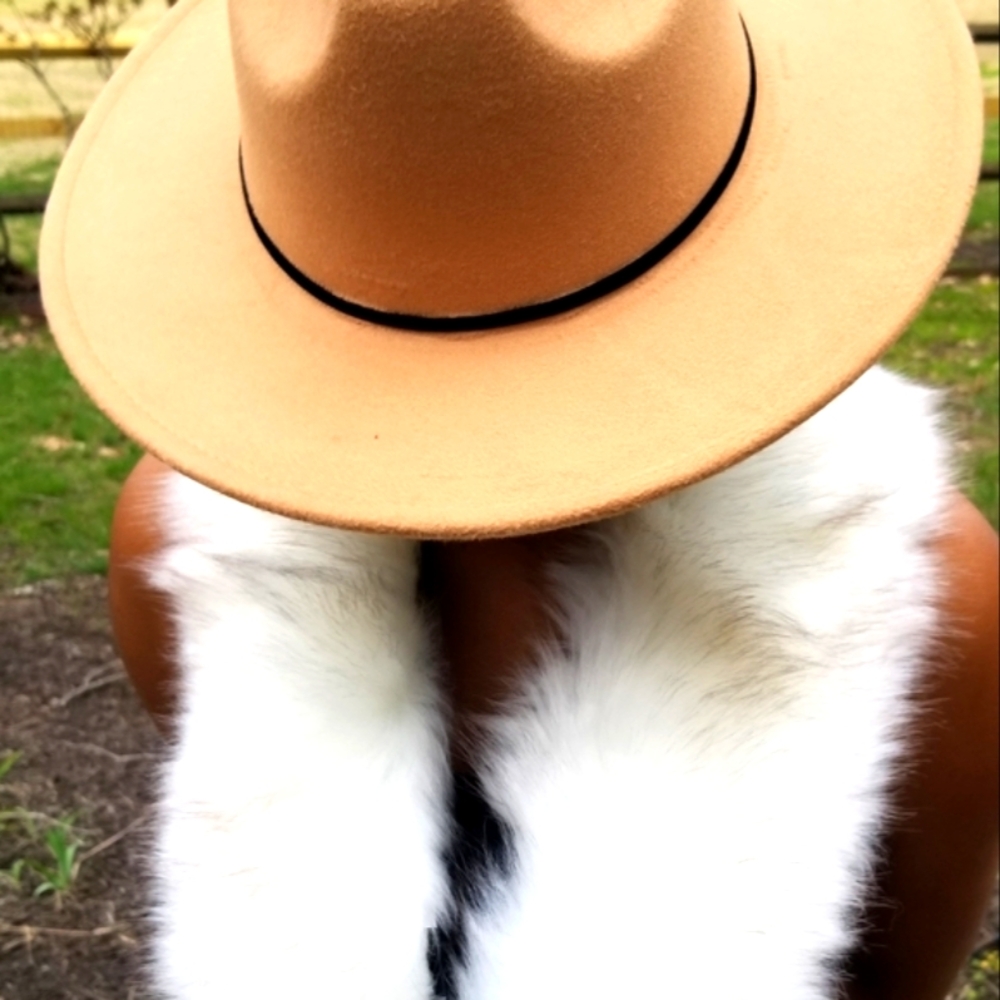 đ¤Luxurious Cream & Brown faux fur scarfđ¤ - Picture 8 of 16